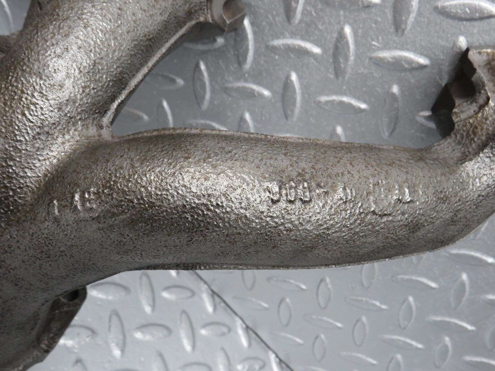 40697 Mercedes-Benz W123 300D Exhaust Manifold 6171420201