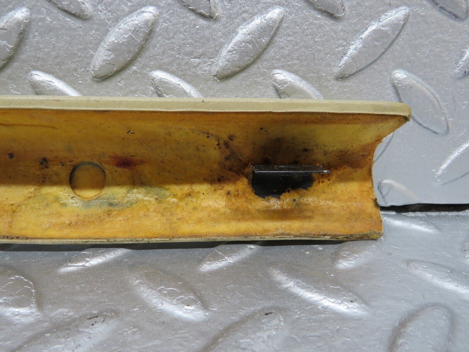 40192 Mercedes-Benz R107 Hard Top B Pillar Trim Right Side Beige