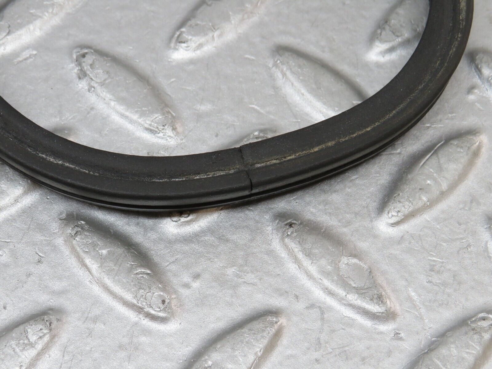 36379 Mercedes-Benz W126 420SE Headlight Lid Cover