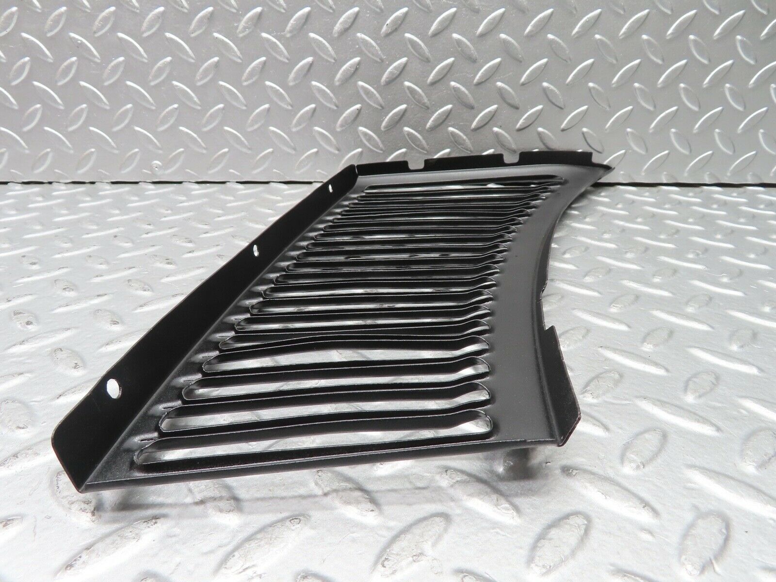 20864 Mercedes-Benz R107 450SL Air Intake Grill Left Side