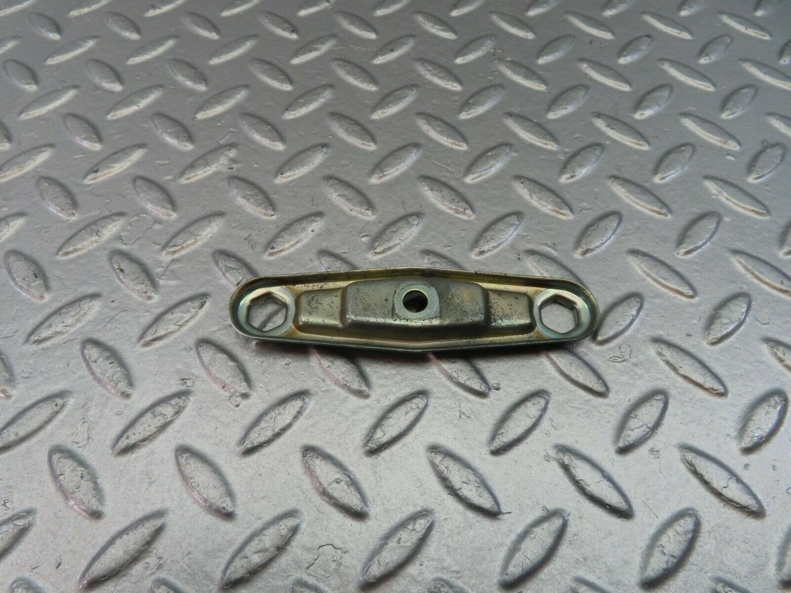 10550 Mercedes-Benz W201 190E Fuel Injector Nozzle Clamp Bracket