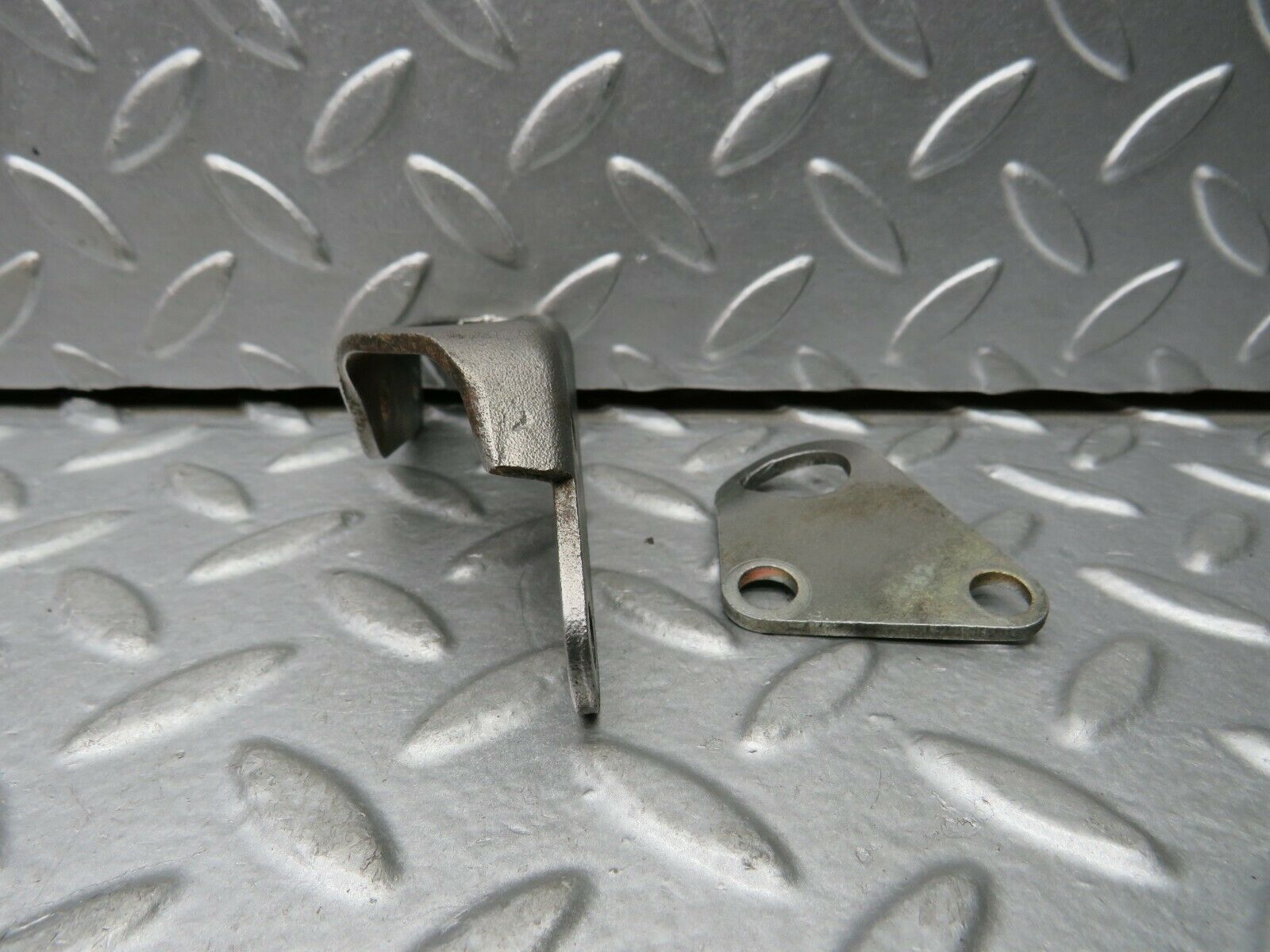 22189 Mercedes-Benz S123 280TE Wagon Engine Lifting Eyes Hooks