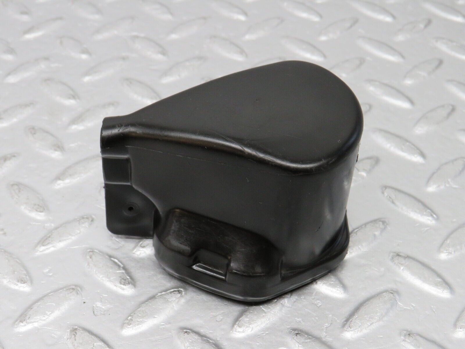 38861 Mercedes-Benz W201 190E 2.6L Ignition Coil Cover Cap 0001582285