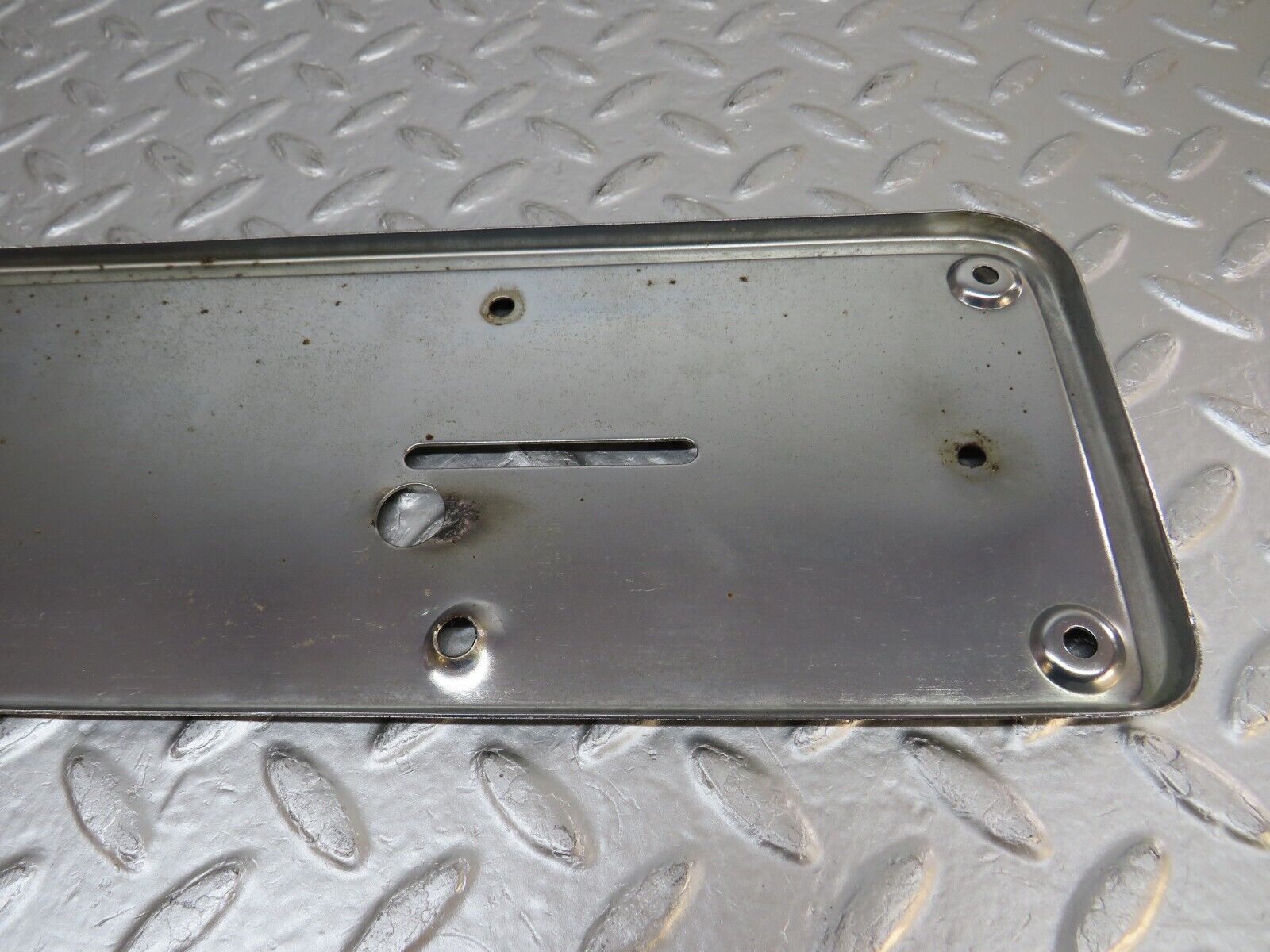 32512 Mercedes-Benz S124 300TE Wagon Rear number Plate Holder