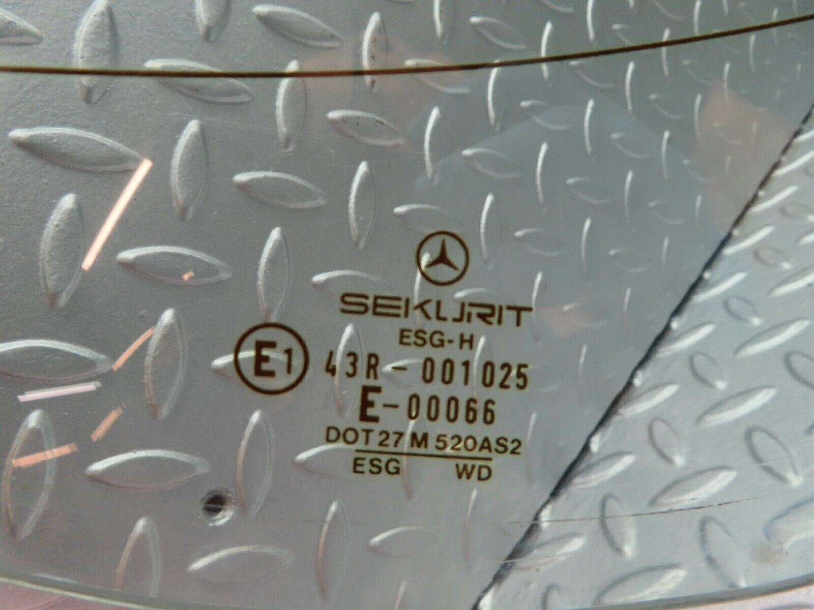 16875 Mercedes-Benz C123 280CE Coupe Rear Heated Windscreen Glass