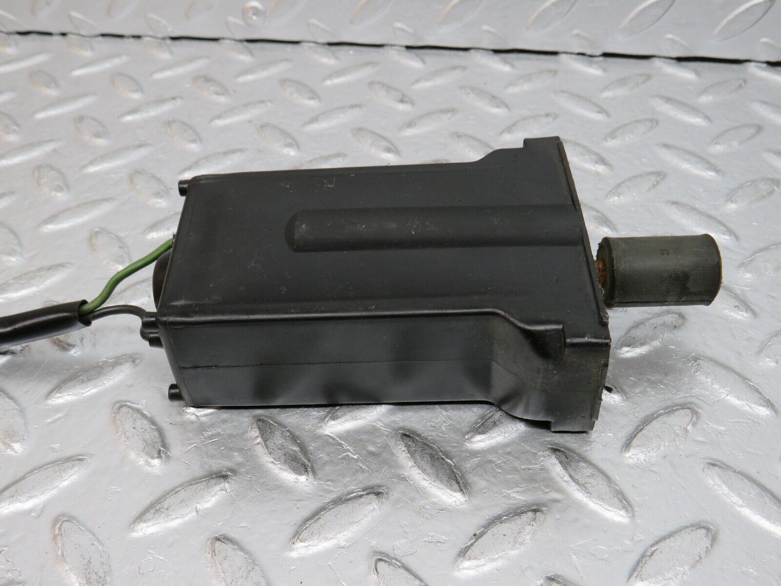 32256 Mercedes-Benz C107 350SLC Coupe Coupe Sunroof Motor Bosch 0130830001