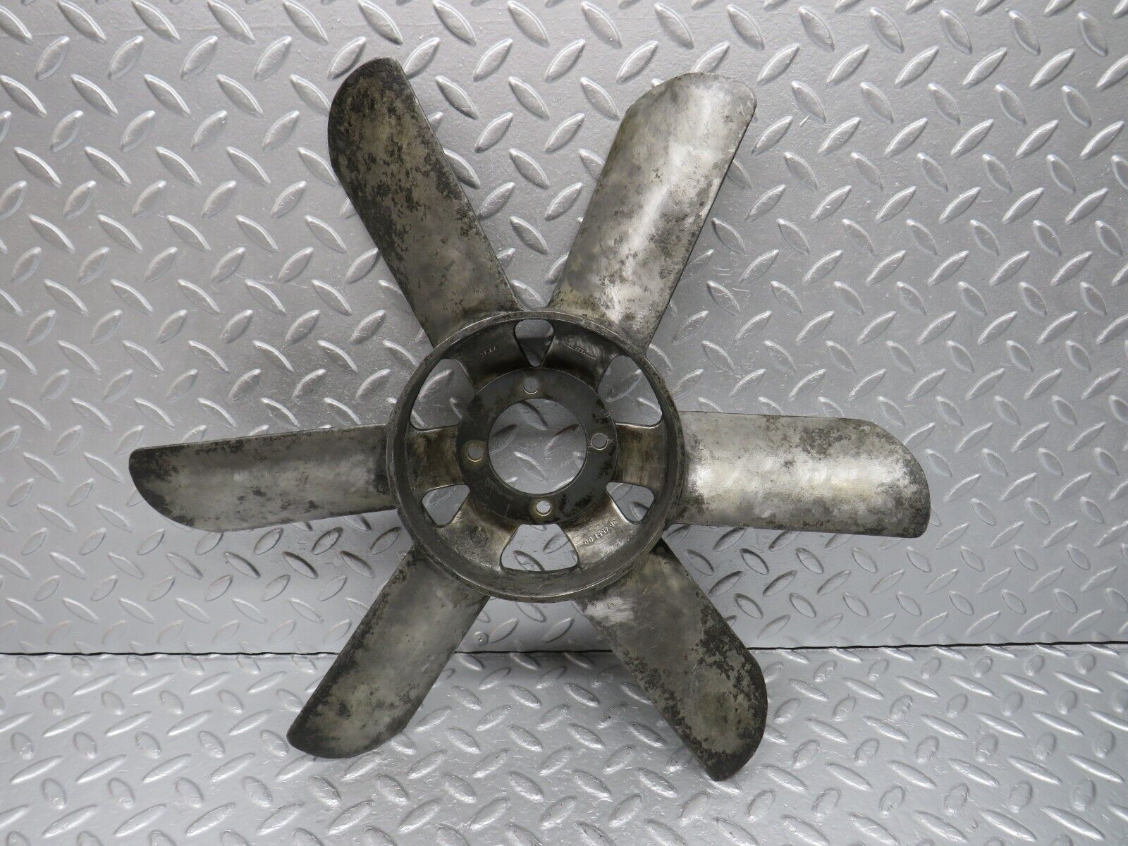 40698 Mercedes-Benz W123 300D Engine Cooling Fan 1082051006