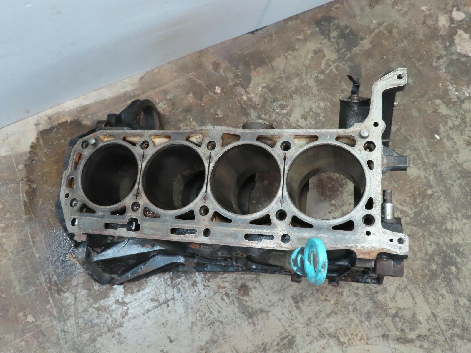 10186 Mercedes-Benz C123 230CE Coupe Engine Block 1020110301 M102.980
