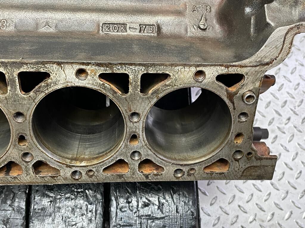 0205 Mercedes-Benz W116 350SE Engine Block M116.985 1160111001