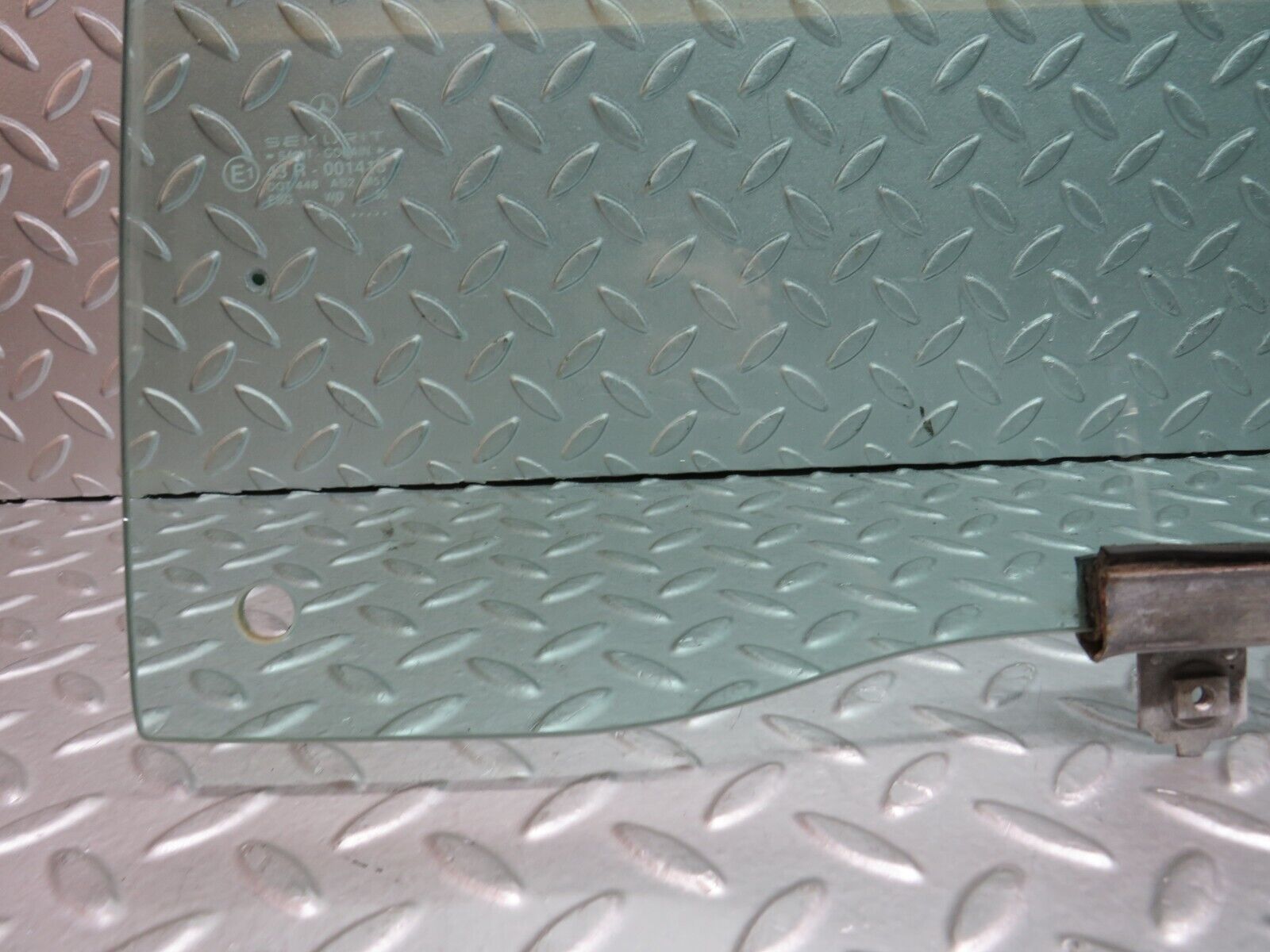 39665 Mercedes-Benz R129 320SL Coupe Left Door Window Glass