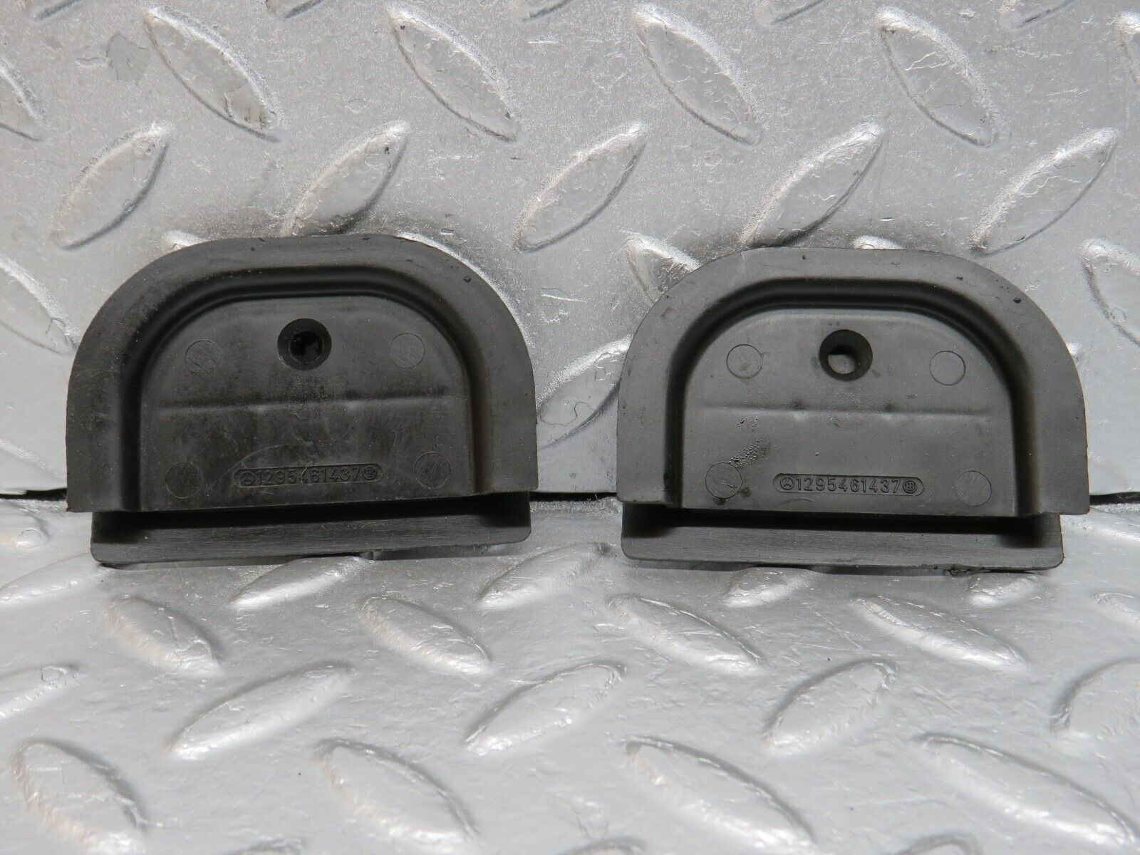 39766 Mercedes-Benz R129 320SL Coupe Front Panel Grommet 2x 1295461437
