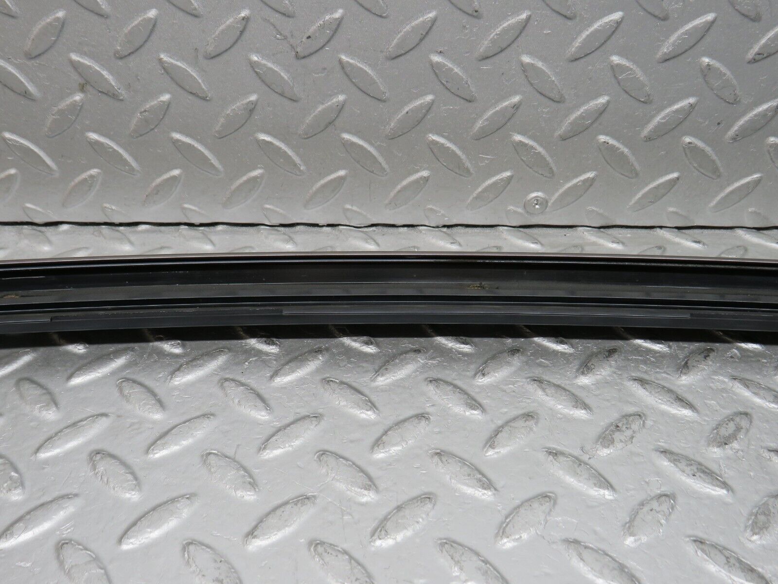 37889 Mercedes-Benz A124 320E Cabriolet Windscreen Top Moulding Trim