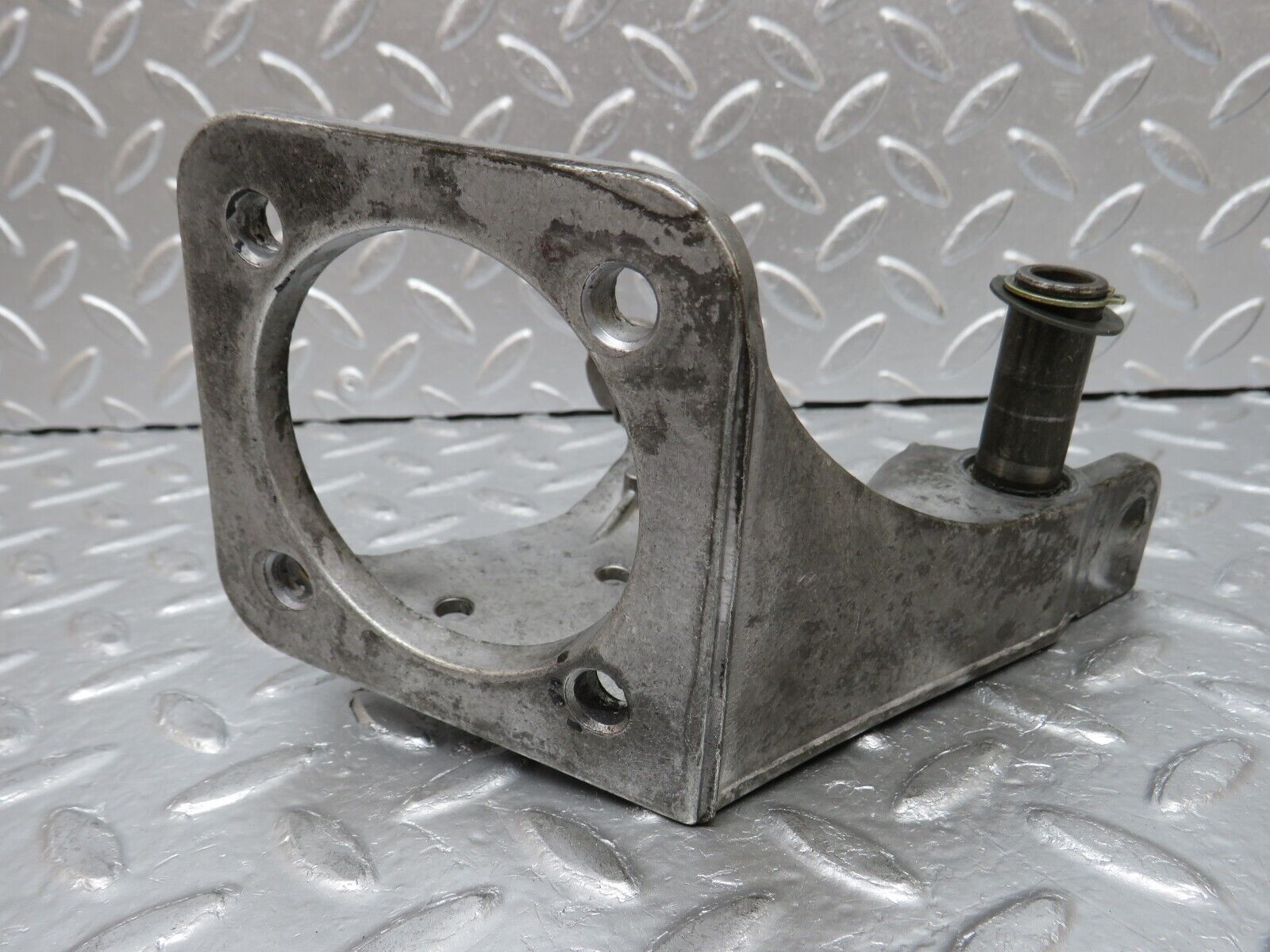32425 Mercedes-Benz S124 300TE Wagon Brake Pedal Bracket 1242900519