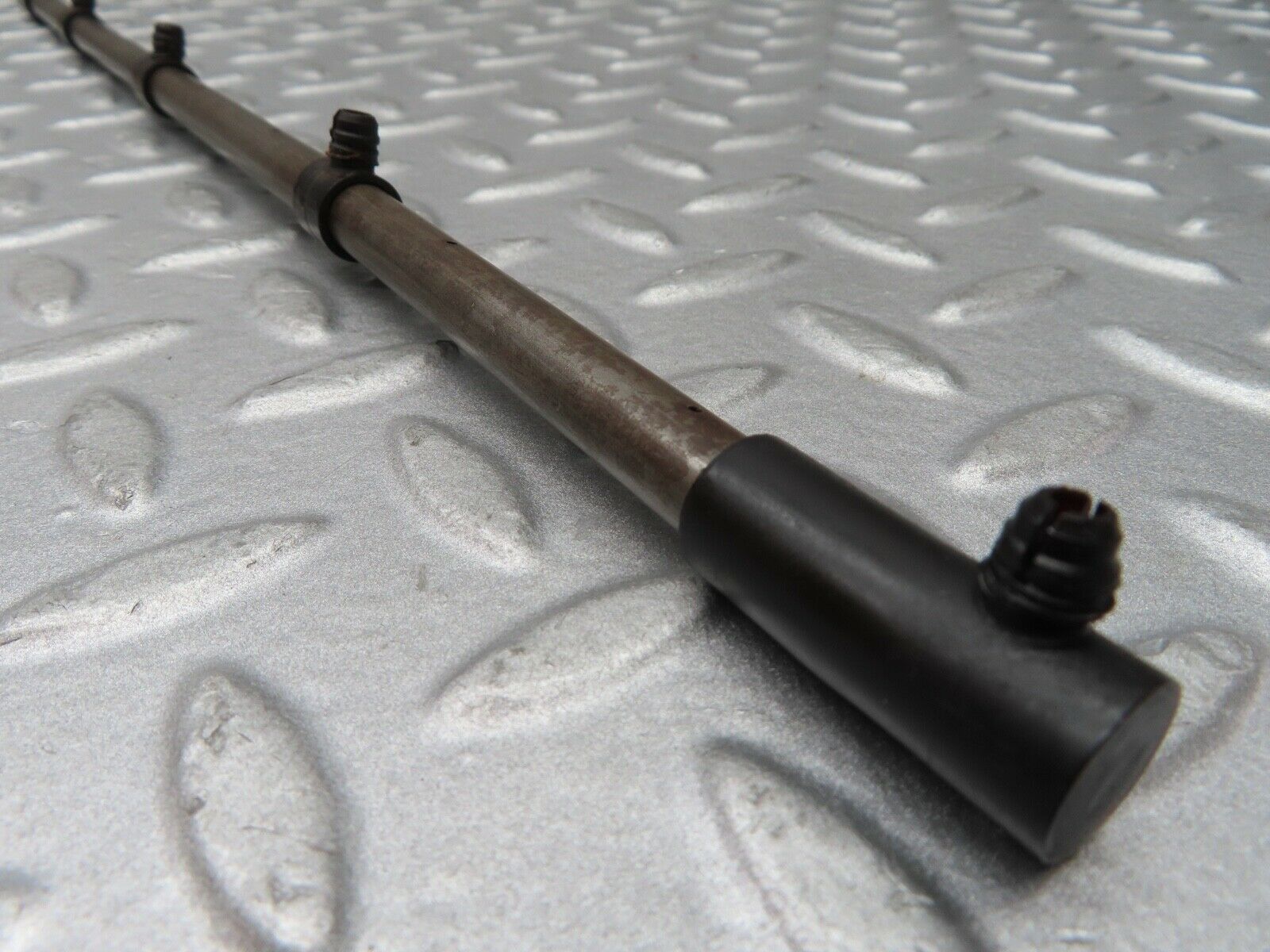 16765 Mercedes-Benz C107 380SLC Camshaft Oil Tube