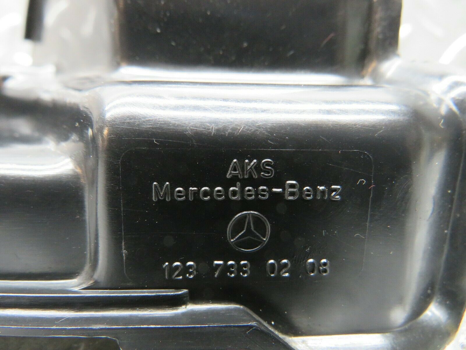 21982 Mercedes-Benz S123 280TE Rear Right Door Lock Mechanism 1237230208