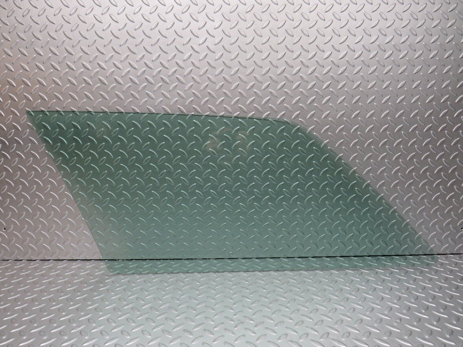 31448 Mercedes-Benz S124 220TE Wagon Rear Right Trunk Quarter Window Glass