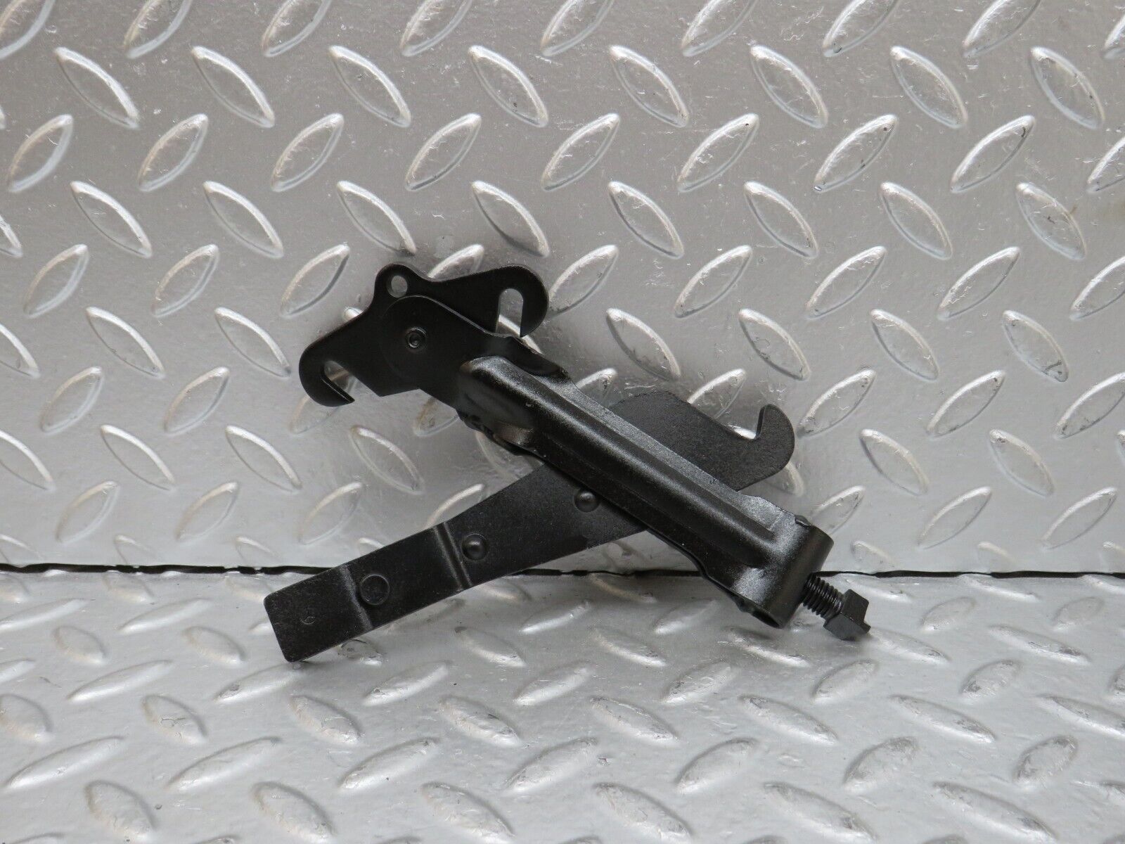 27921 Mercedes-Benz W123 280E Handbrake Adjusting Handbrake Regulator