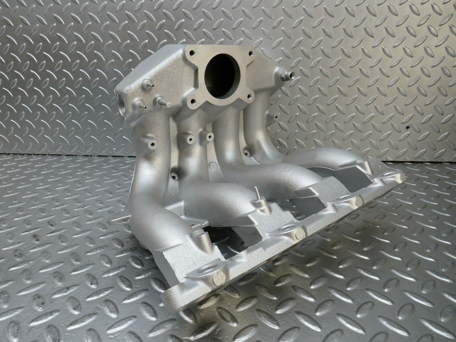 24332 Mercedes-Benz S124 220TE Wagon Intake Manifold 1111411201