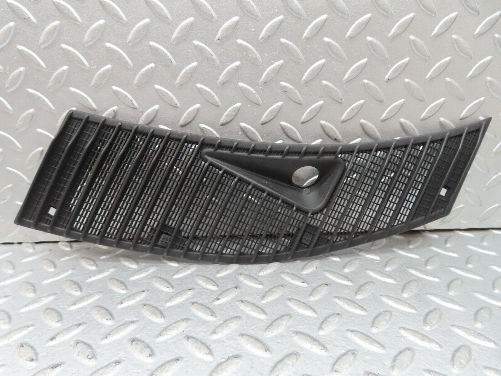 19049 Mercedes-Benz W123 300D Air Intake Grill Left LHD 1238360165