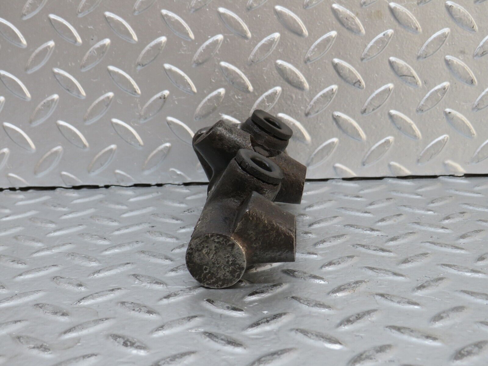 28142 Mercedes-Benz W123 280E Brake Master Cylinder Bendix 2580