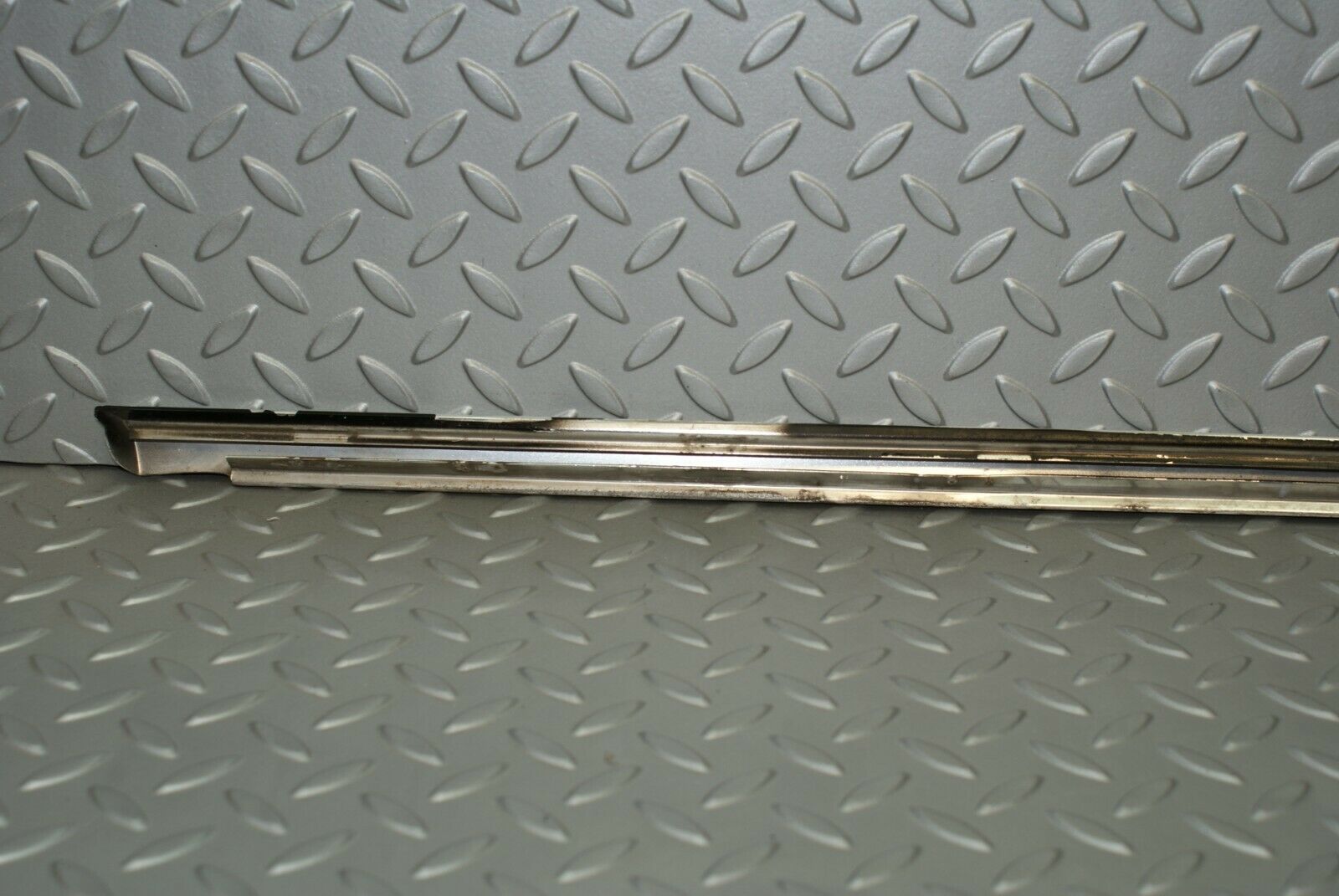 3126 Mercedes-Benz W115 220D Front Left Door Chrome Moulding Trim