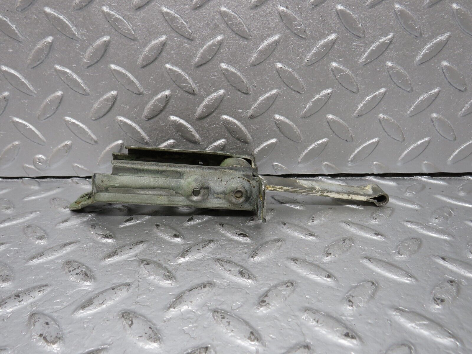 40589 Mercedes-Benz W123 300D Door Safety Check Strap