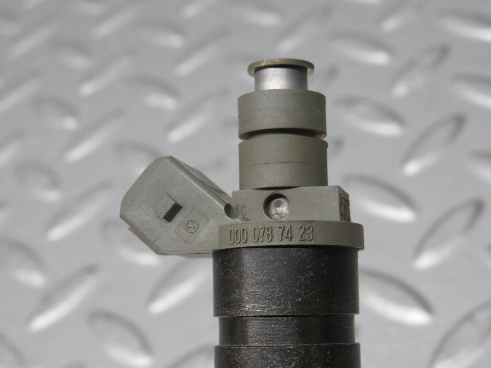 33486 Mercedes-Benz W202 C180 Fuel Injector Siemens 0000787423
