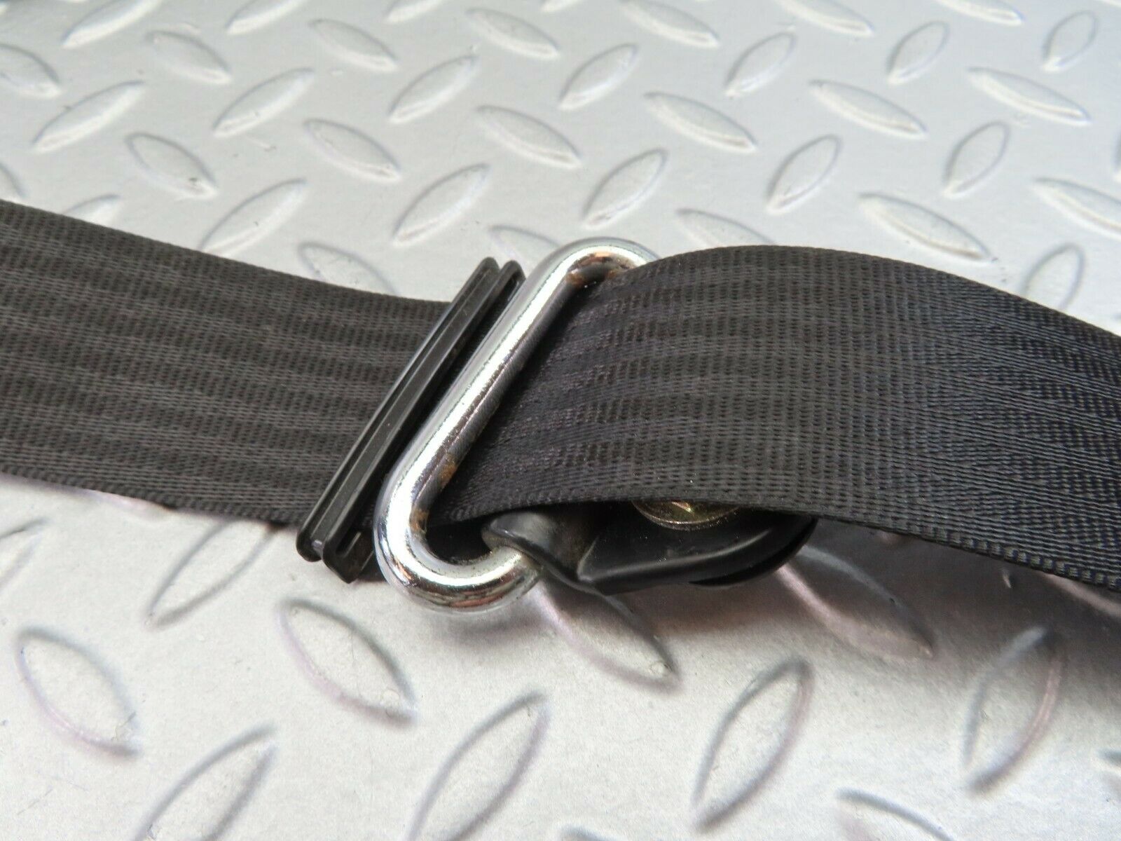 7733 Mercedes-Benz S123 230TE Wagon Front Left Seat Belt 1238606286