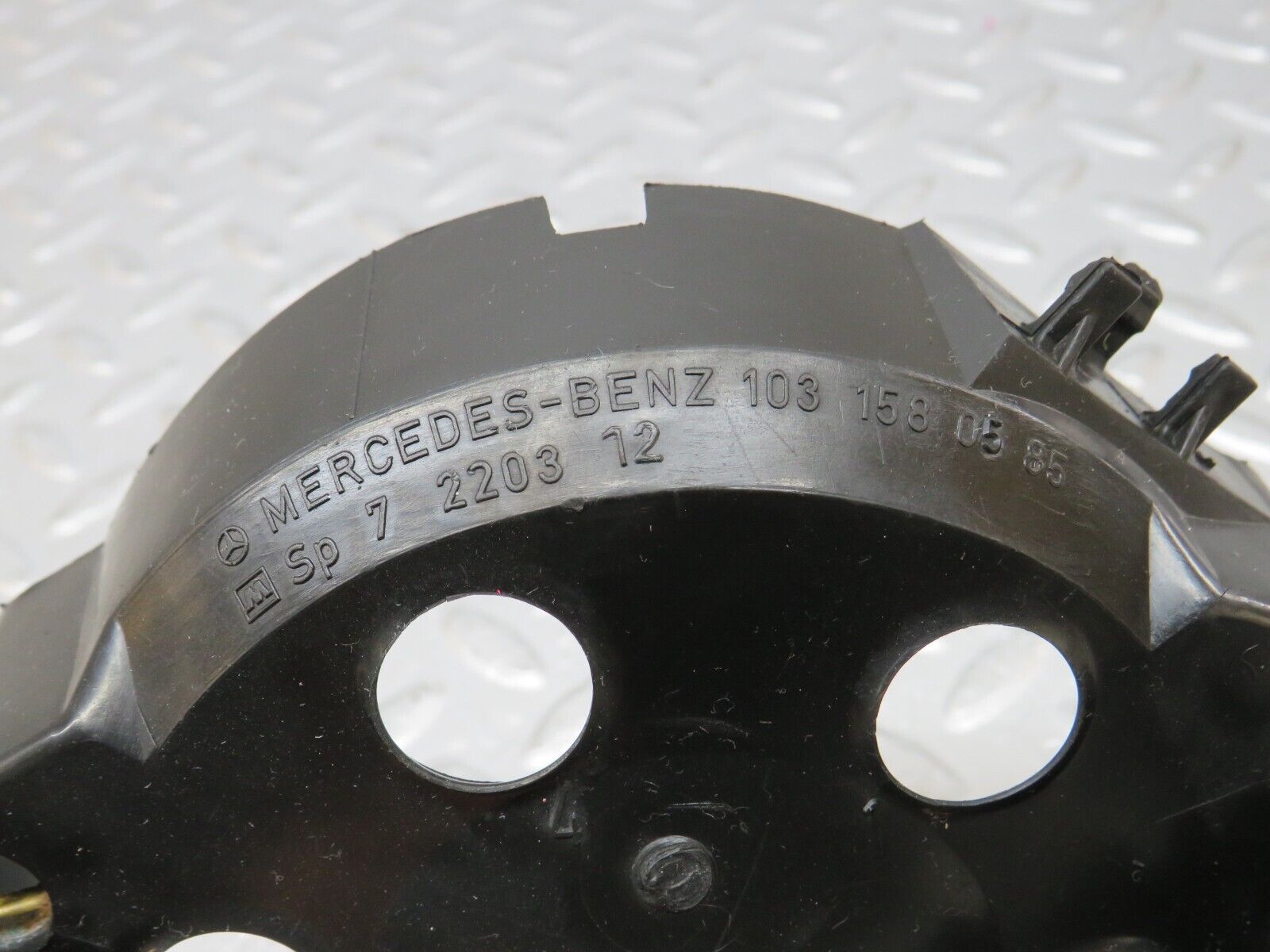 34186 Mercedes-Benz W124 260E Ignition Distributor Suppressor Cover 1031580585