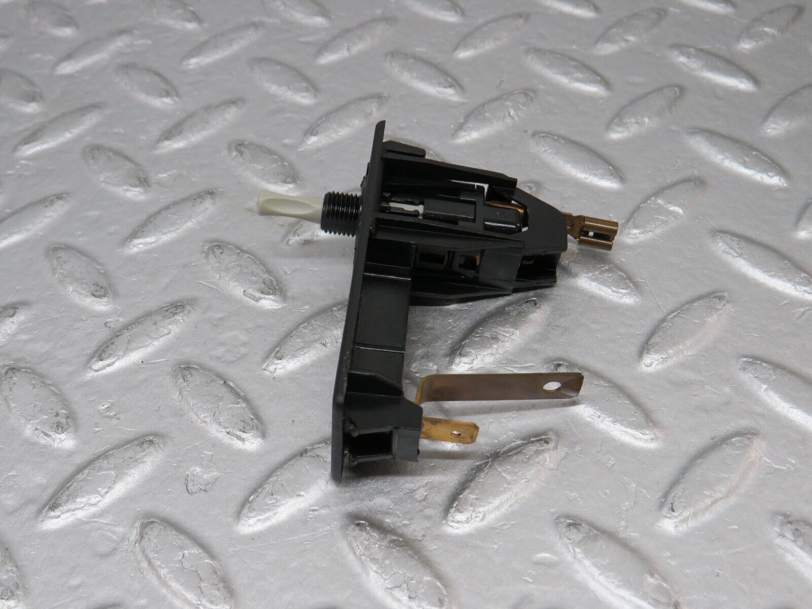 36587 Mercedes-Benz W201 190E 2.0L Trunk Boot Light Switch 2018201211