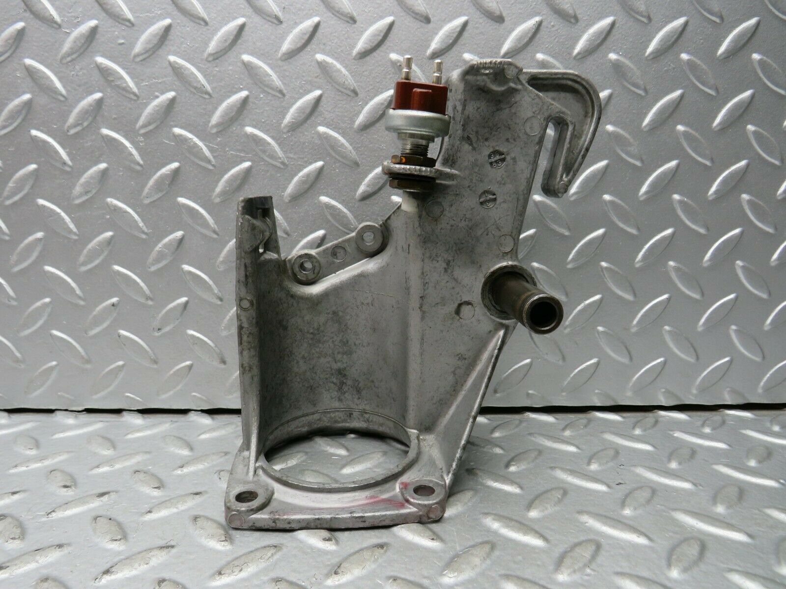 22139 Mercedes-Benz S123 280TE Wagon Brake Pedal Bracket 1232900219