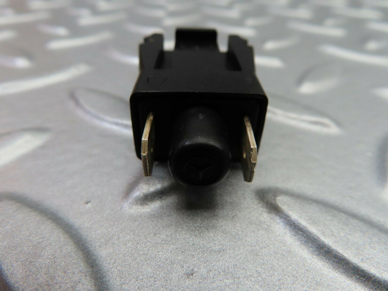 6510 Mercedes-Benz S124 E220 Wagon Door Contact Switch 0015458714