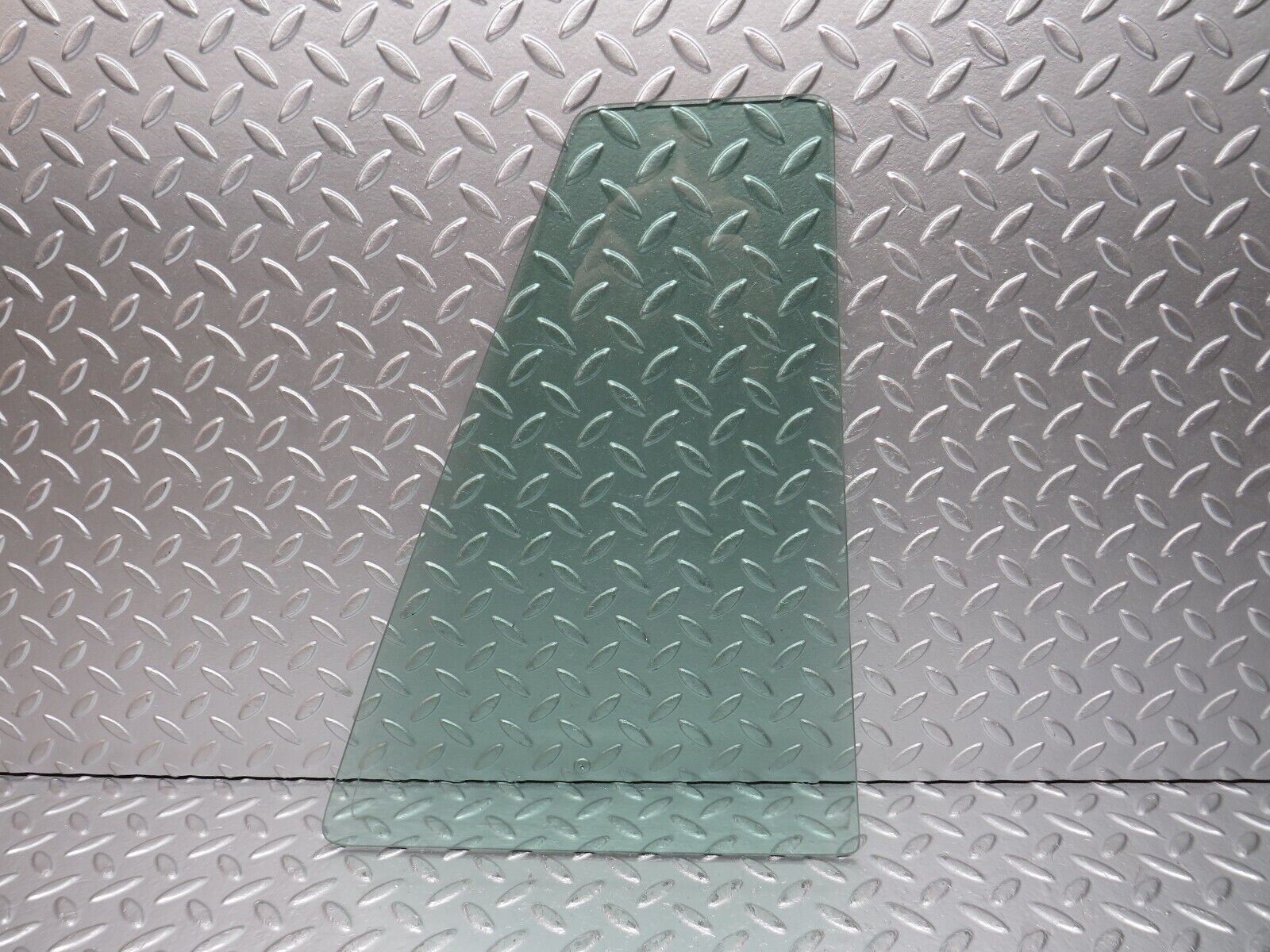 31479 Mercedes-Benz S124 220TE Wagon Rear Left Quarter Window Glass