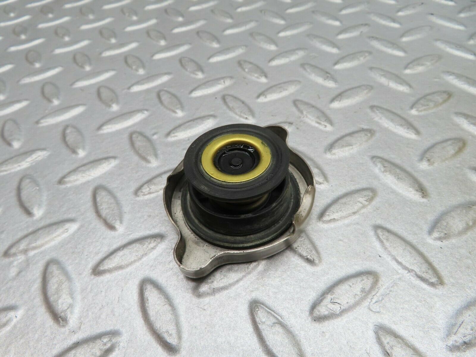 16582 Mercedes-Benz C107 380SLC Coolant Tank Reservoir Behr 1075000149