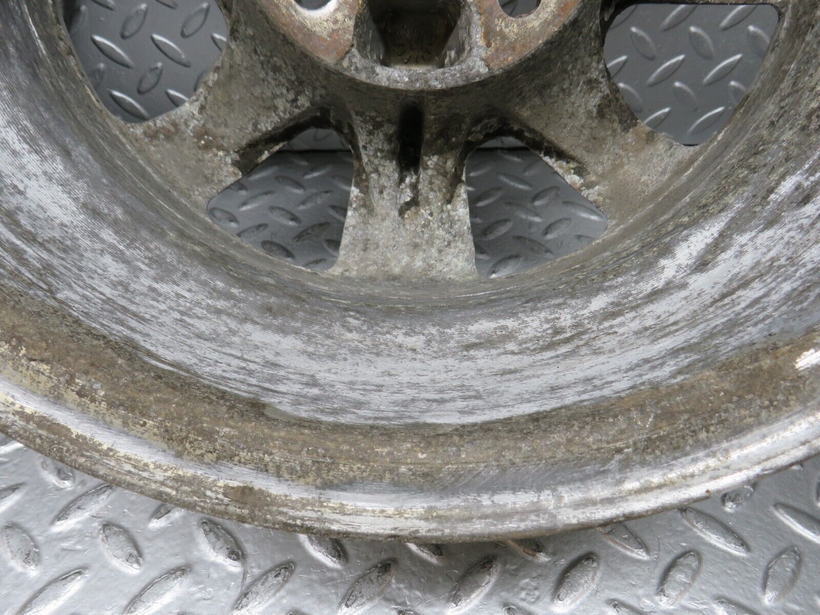 30197 Porsche 924 Alloy Wheel Set 6Jx14H2 477601031