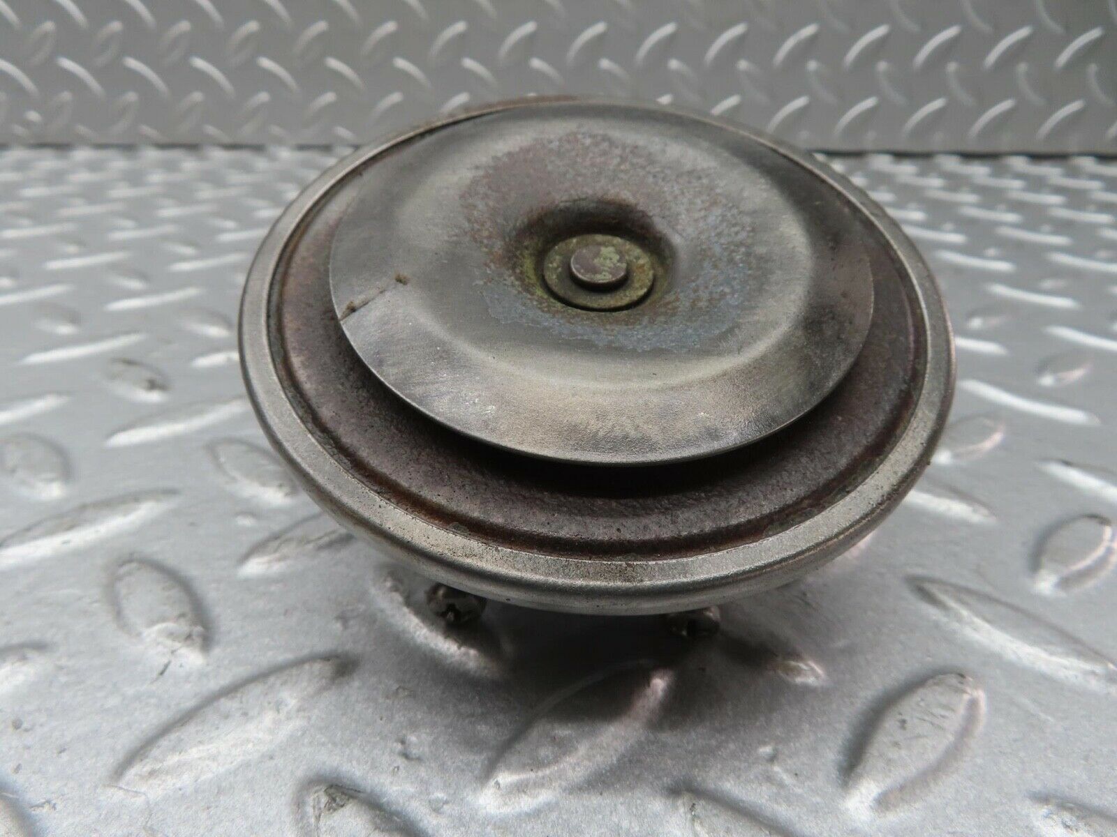 13590 Mercedes-Benz W123 200 Horn 002952