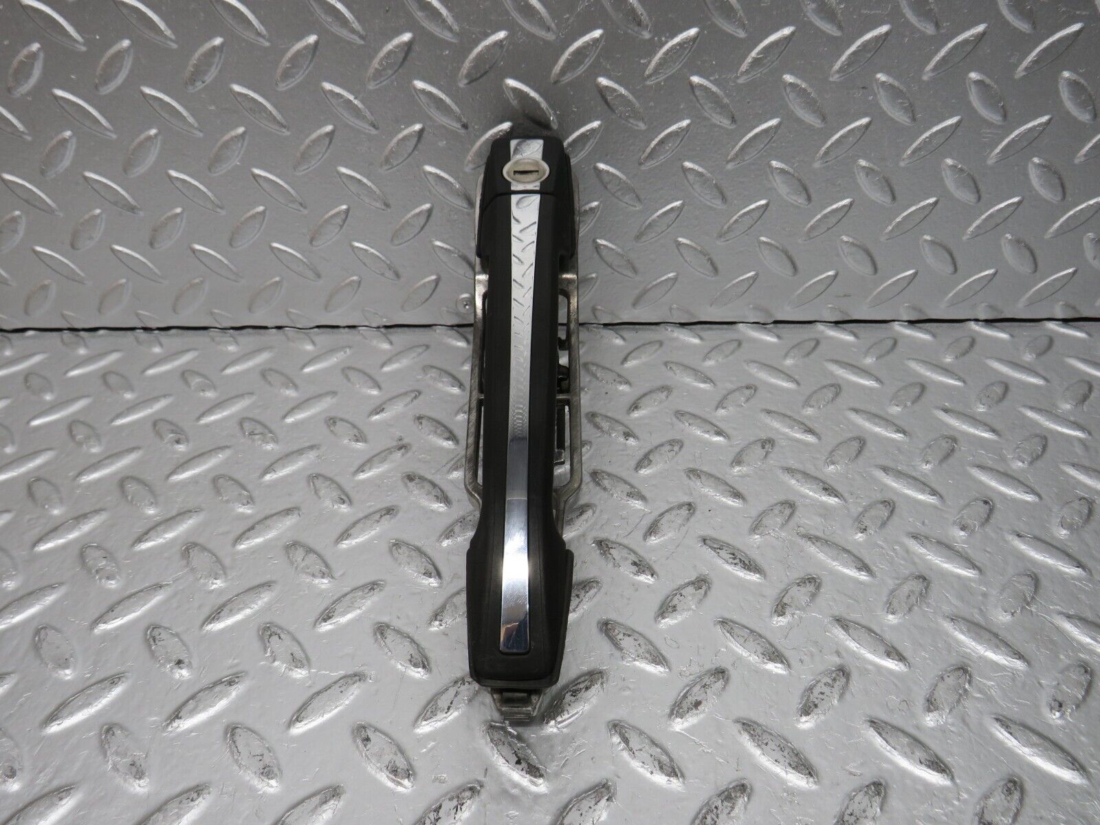 31514 Mercedes-Benz S124 220TE Front Left Exterior Door Handle No Key