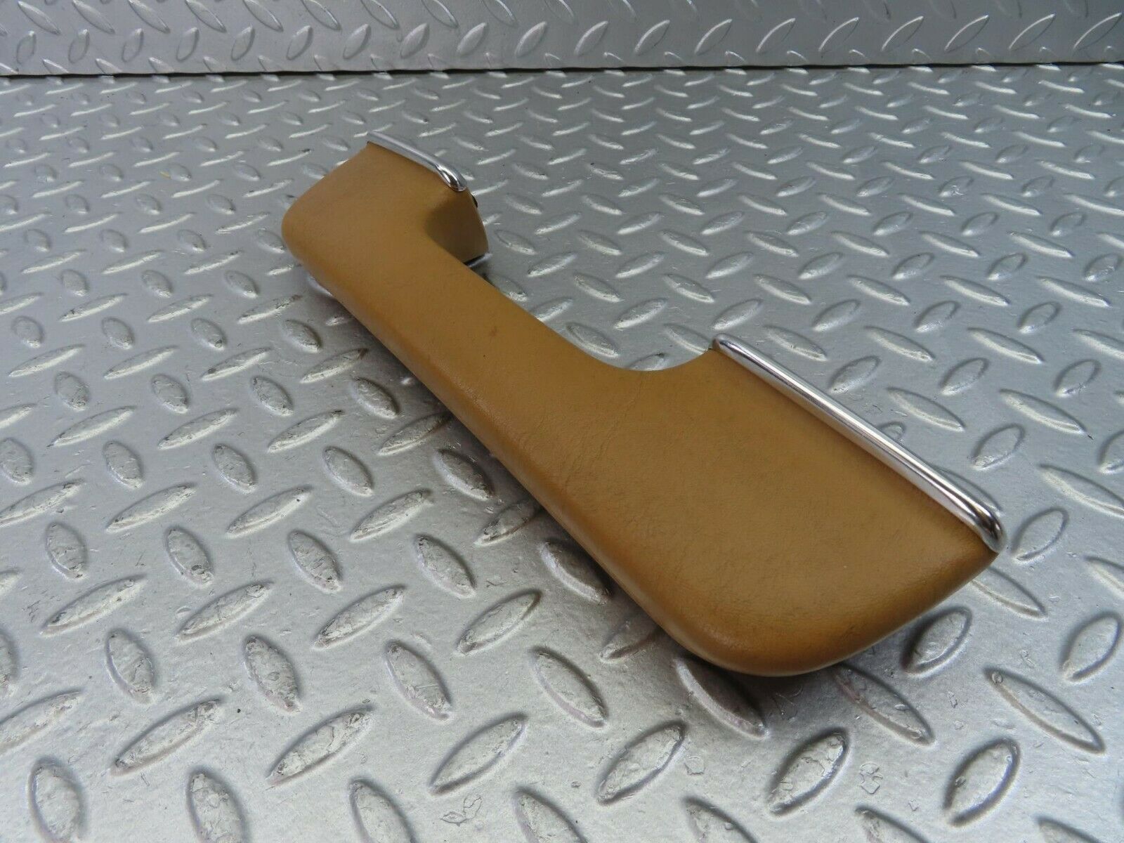 10784 Mercedes-Benz W123 230E Inner Door Handle Rear Right 1239702001