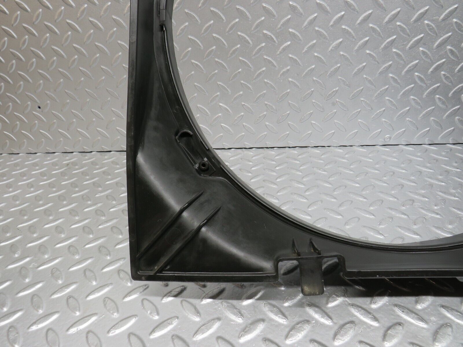 39412 Mercedes-Benz R129 320SL Coupe Radiator Fan Shroud Cover 1295051155 1295000655