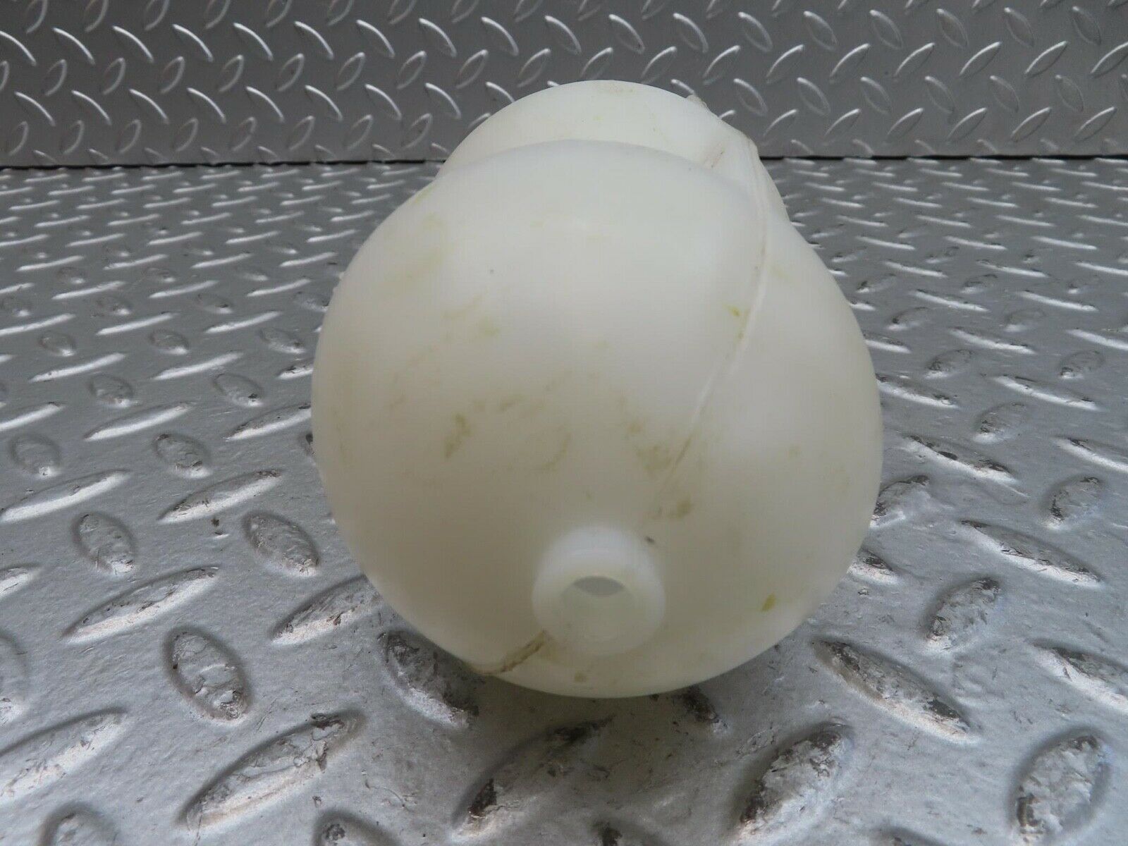 15401 Mercedes-Benz W123 230E Vacuum Reservoir Tank
