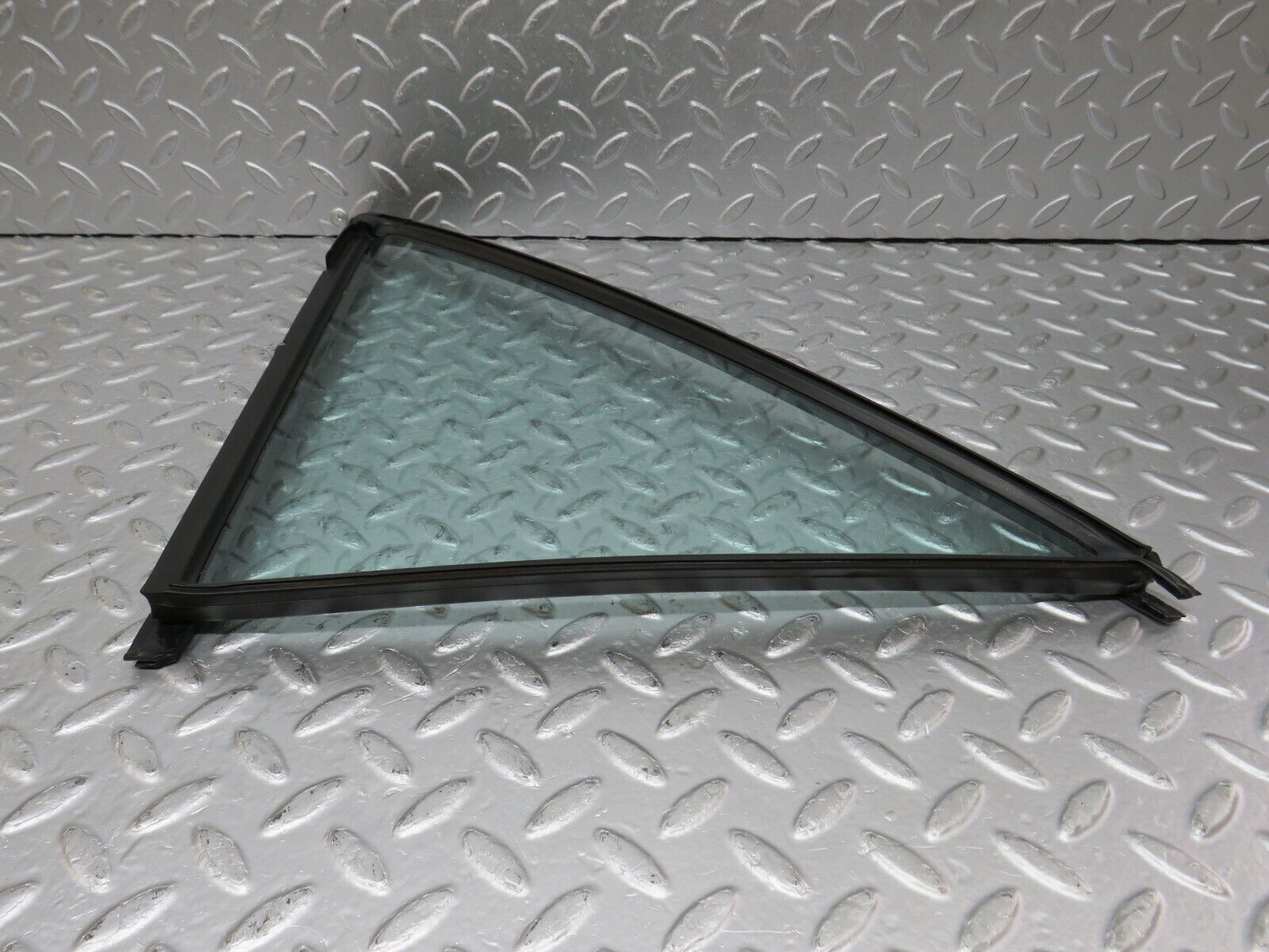 33827 Mercedes-Benz W201 190E 2.0L Rear Right Quarter Window Glass 2017350624