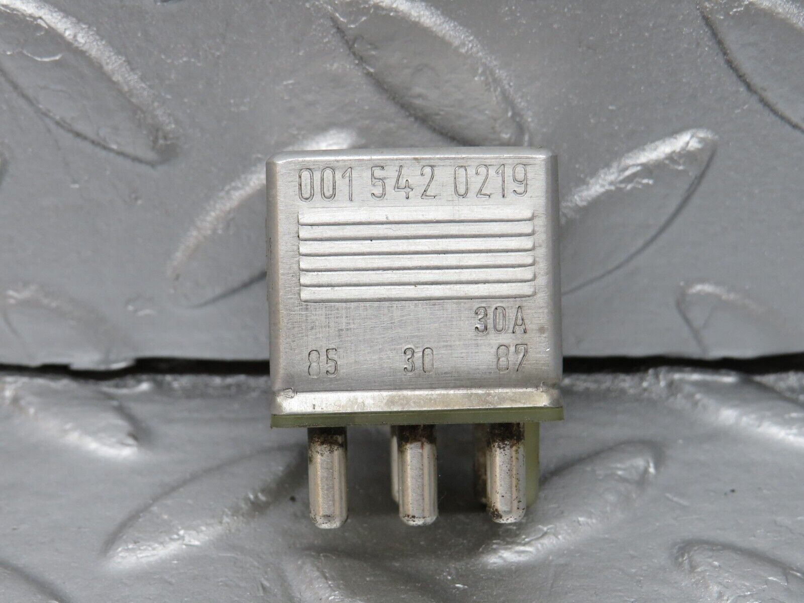 40687 Mercedes-Benz W123 300D Multi Purpose Relay 0015420219