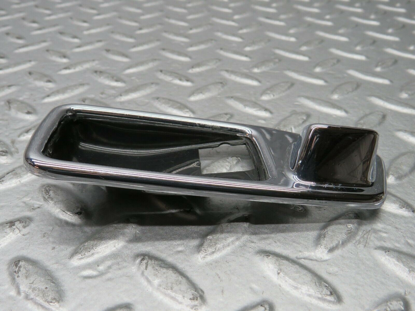 21976 Mercedes-Benz S123 280TE Wagon Chrome Frame For Door Opener Left 1167660111