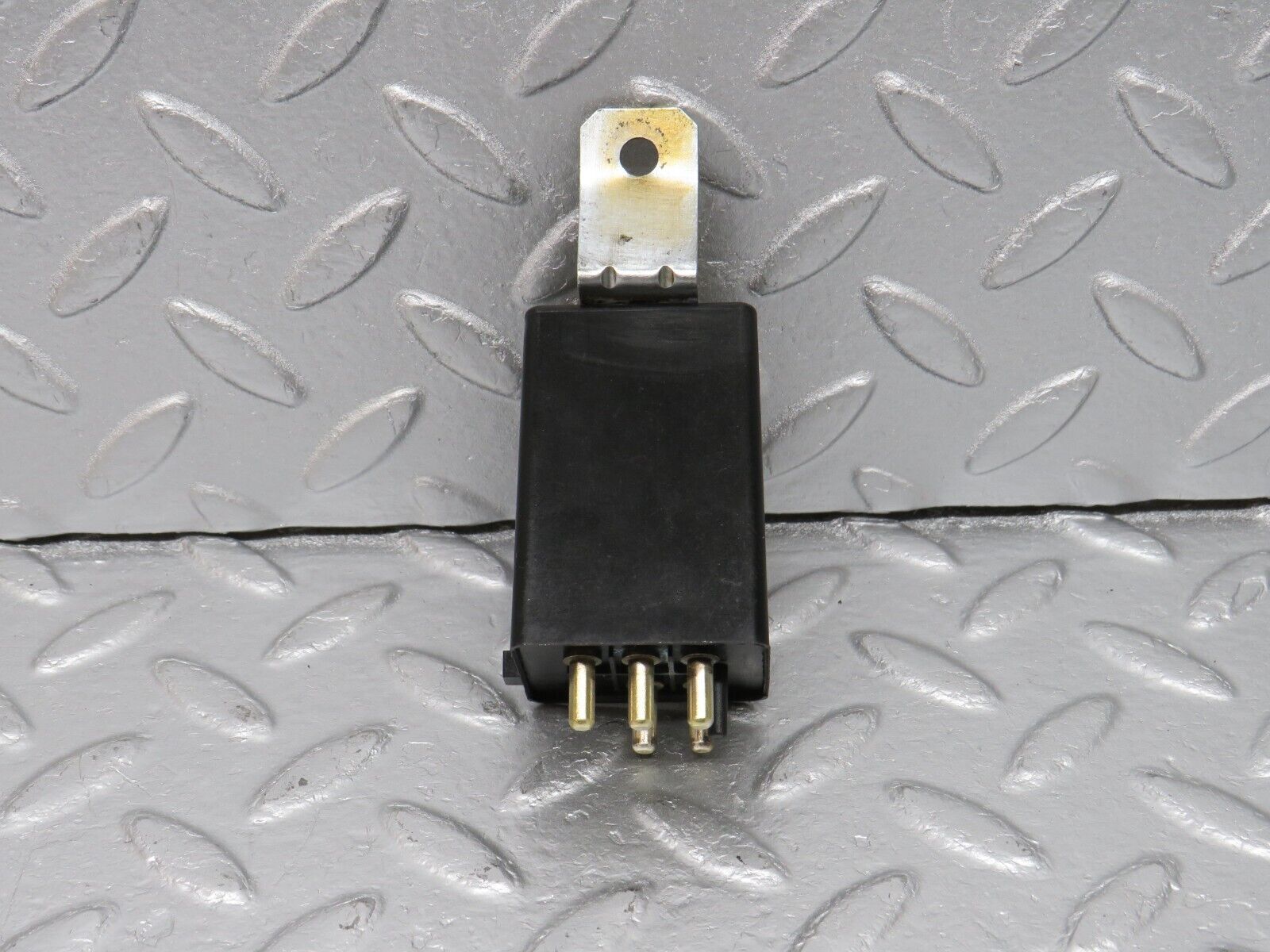 40685 Mercedes-Benz W123 300D Rear Heated Window Relay 1078200010 05898620