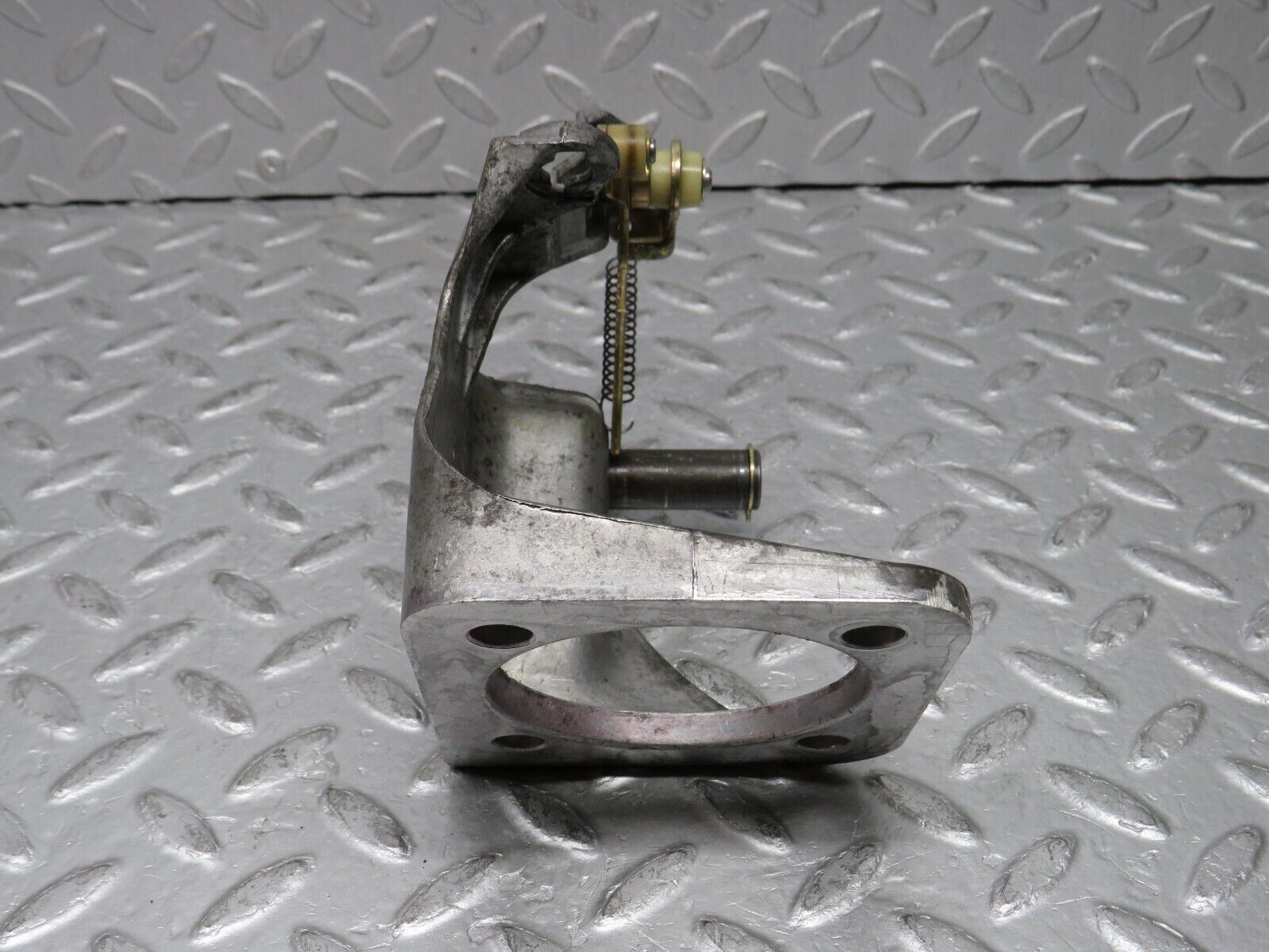 37944 Mercedes-Benz A124 320E Cabriolet Brake Pedal Bracket 1242900919