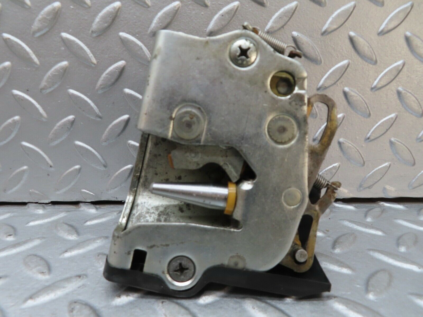 17655 Mercedes-Benz W116 450SEL Front Left Door Lock Mechanism