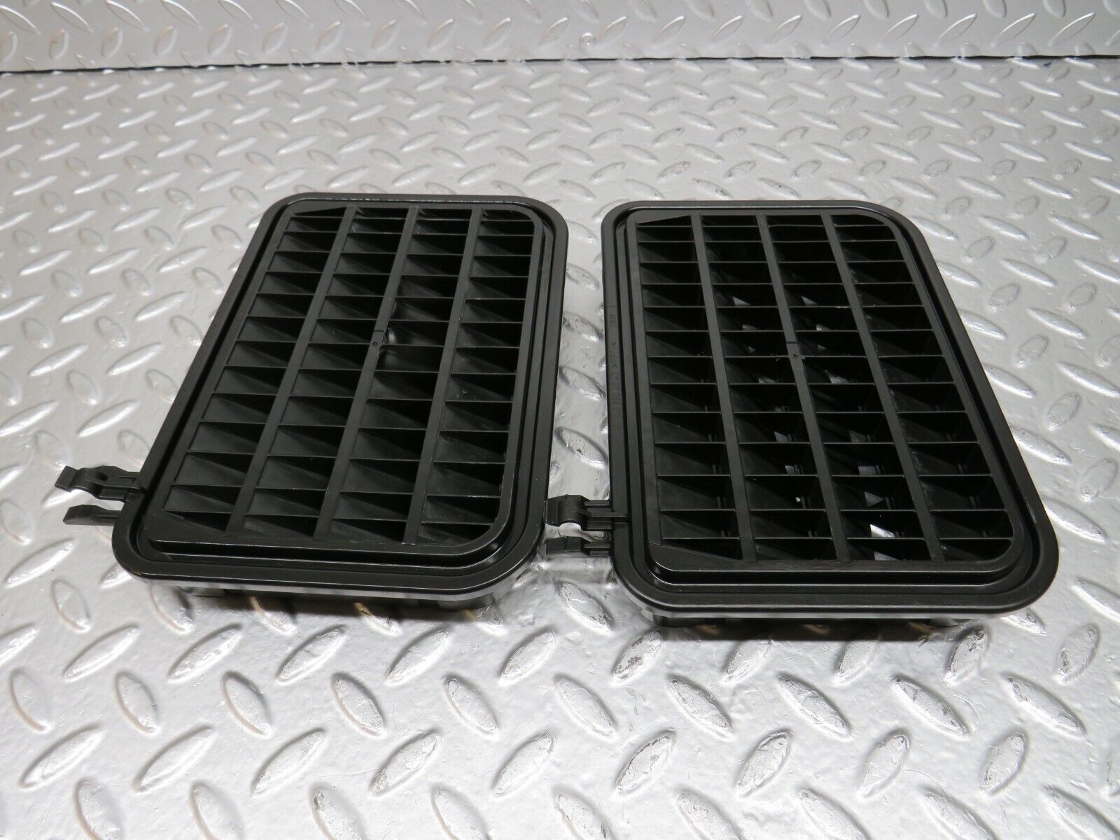 24626 Mercedes-Benz W140 S320 Trunk Boot Air Vent Grill Pair 1408300042