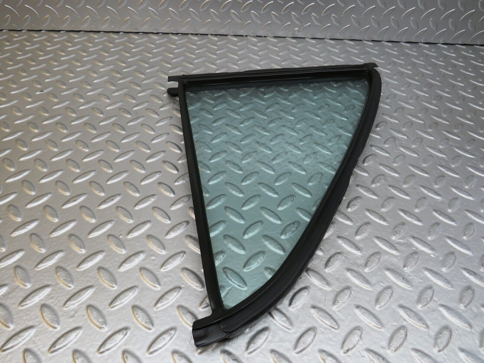 25469 Mercedes-Benz W123 200 Rear Right Quarter Window 1237350224