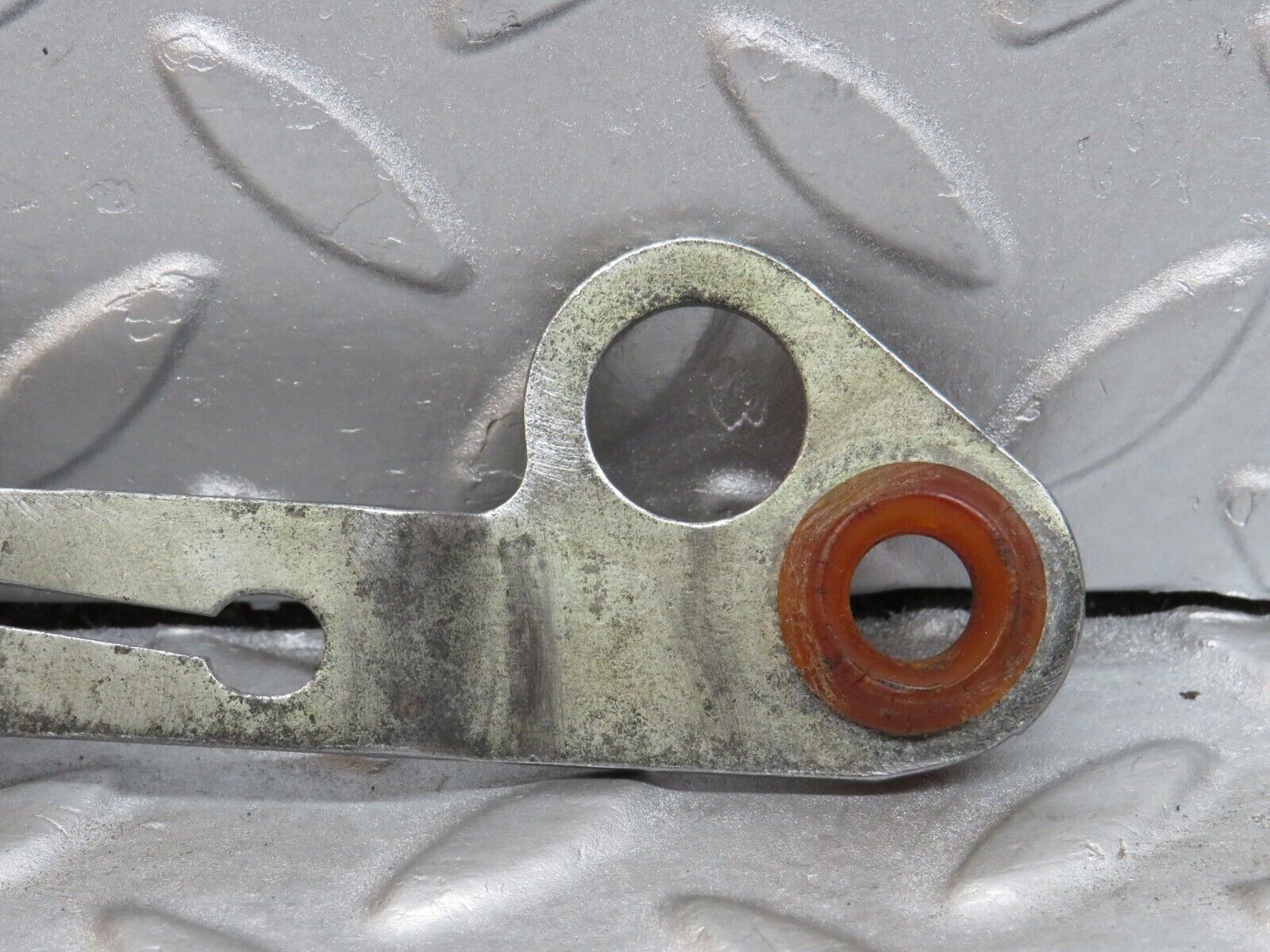 38113 Mercedes-Benz A124 320E Cabriolet Automatic Gearbox Linkage Bracket