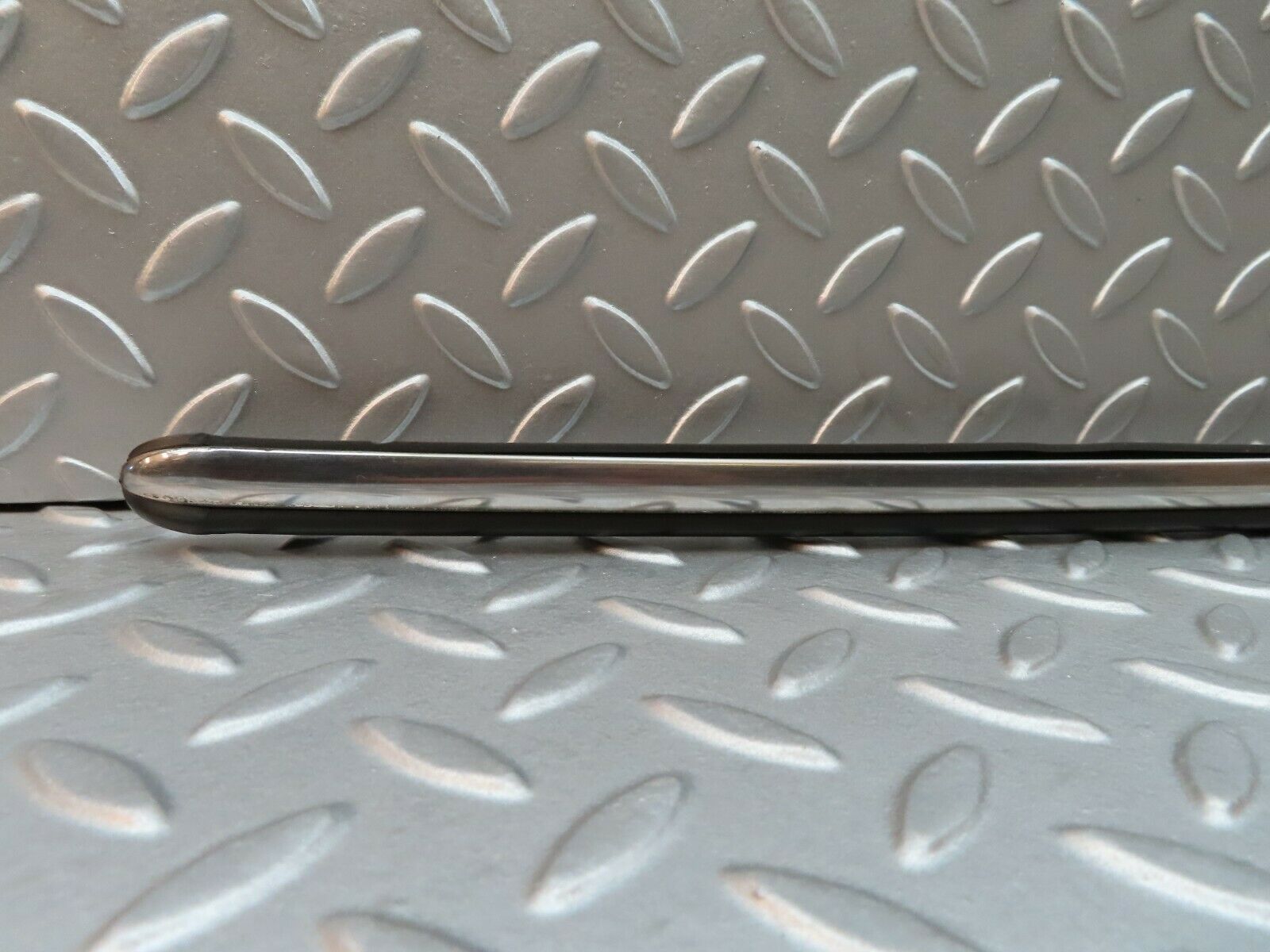 4584 Mercedes-Benz W114 280CE Coupe Centre Fender Wing Chrome Trim Front Left